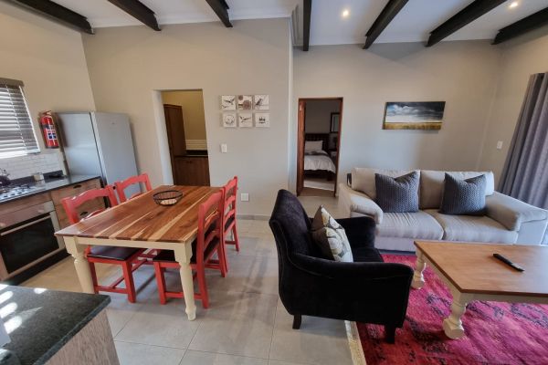 Last Cast - Lounge, kitchen and dining area