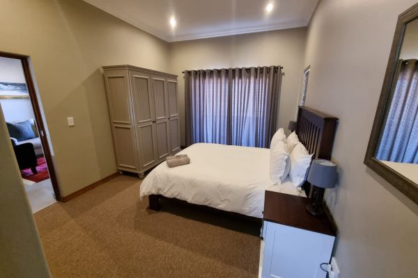 Last Cast - Main bedroom